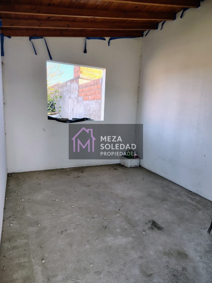 LOTE CON CIMIENTOS Y MONOAMBIENTE 